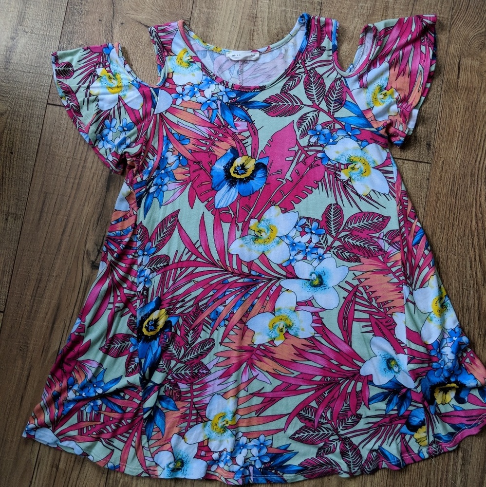 Reb & J Floral cold shoulder tunic size XL